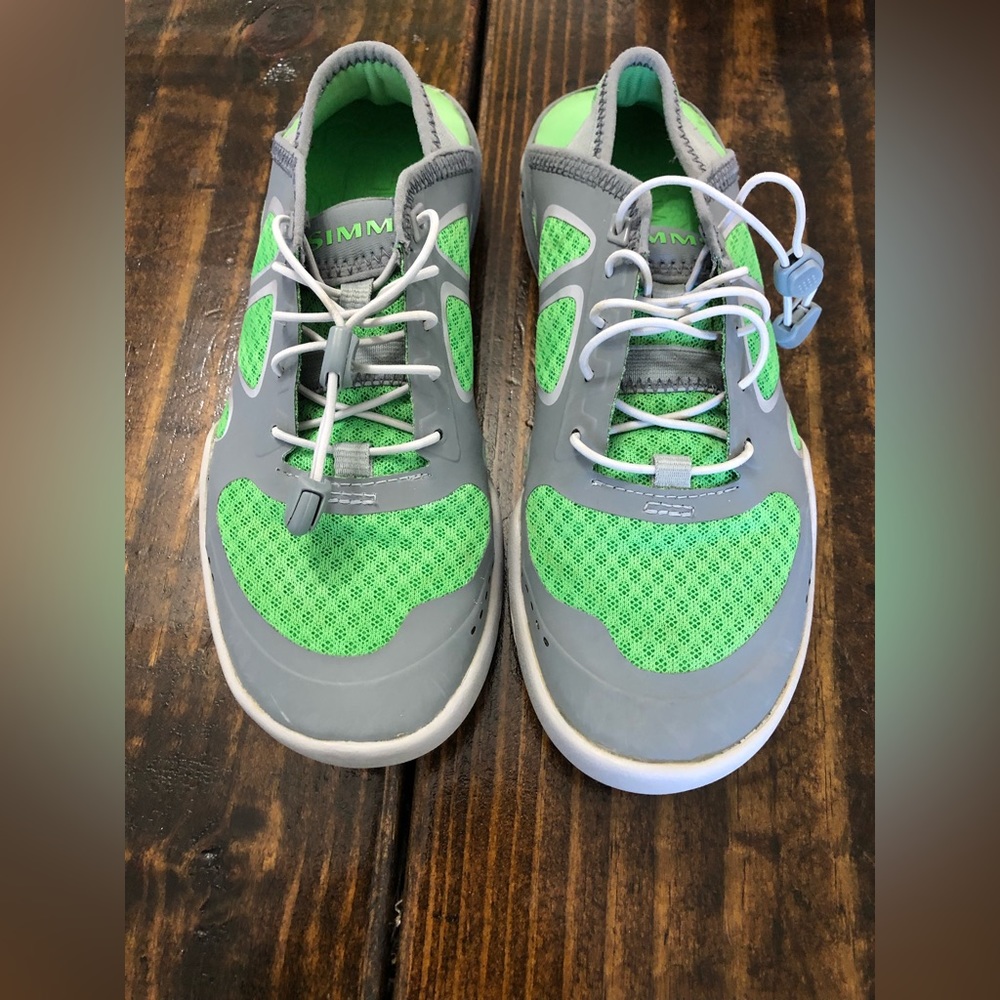 Sims water shoes size 6